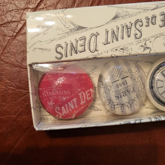 NWT! Set of 2 Paris Themed Magnets! - Picture 7 of 7